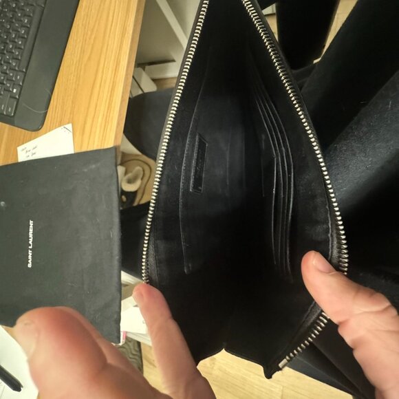 Saint Laurent Logo Zipped Clutch - Picture 7 of 7